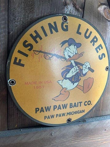 Paw Paw Bait Co. emaille reclamebord – Donald Duck fishing, Nieuw