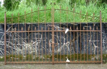 Decoratieve tuinpoort in smeedijzer., Tuin en Terras, Nieuw