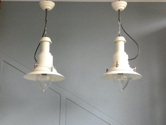 W. K. Wu Products Inc - Lamp (2) - Set van 2 Fisherman, Antiek en Kunst, Antiek | Wandborden en Tegels
