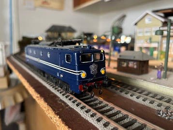 Lima H0 - Treinset (5) - Serie 1300 loc en vier Plan E, Hobby en Vrije tijd, Modeltreinen | H0, Nieuw