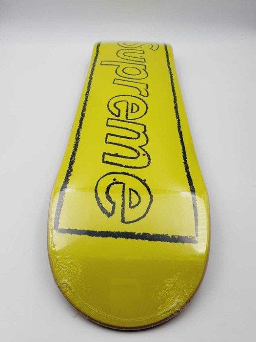 Kaws (1974) - NO RESERVE Kaws x Supreme Skateboard Chalk, Antiquités & Art, Art | Objets design