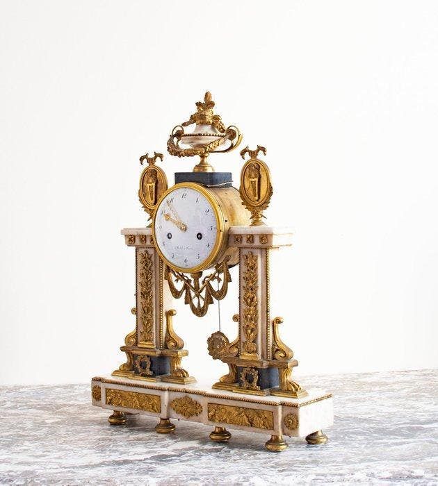 Pendule portique Louis XVI - Bronze doré - 1790, Antiek en Kunst, Antiek | Klokken