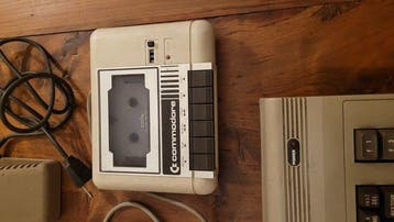 Commodore 64 con registratore C2N e alimentatore - Computer
