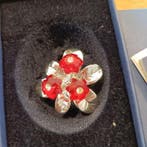 Swarovski - Beeldje - Crystal memories – primula rhodium red, Antiek en Kunst