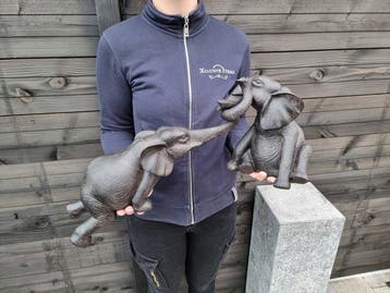 Beeld, Elephant Friends 50cm - 19 cm - Hars - 2026