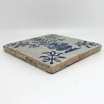 Antiek Tegel - Antieke Delftsblauwe tegel met bloemenvaas /