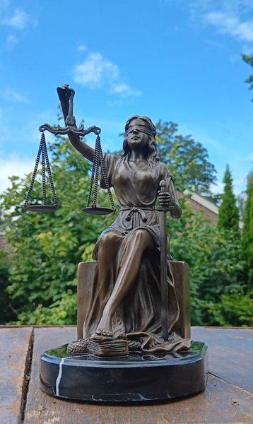 naar mayer - sculptuur, Godin van gerechtigheid - 25.5 cm -