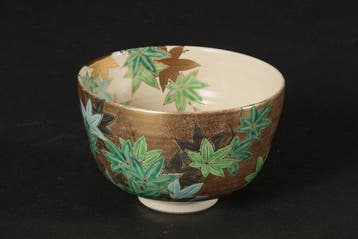 Chawan - Theeschaal met goud en groen esdoornbladontwerp