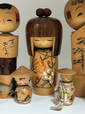 Vintage Japanse Kokeshi-collectie – 9 houten poppen – Tanaka