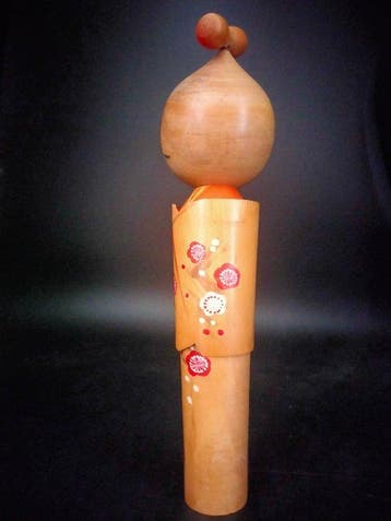Statuette, Kokeshi meisje in een kersenbloesem kimono, Antiquités & Art