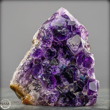 Amethyst Obelisk – Krachtsteen van helderheid en
