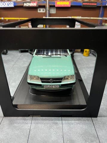 Norev 1:18 - Voiture miniature - Opel Monza 2.5 E 1983