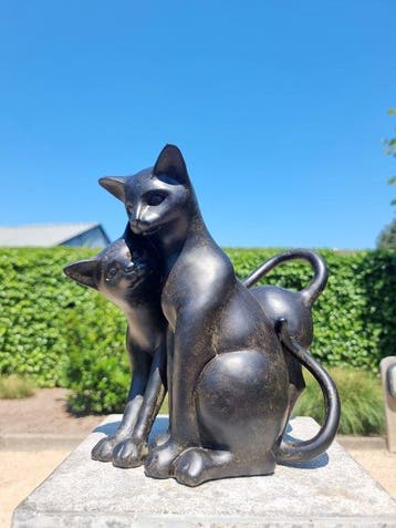 Beeldje - Cuddling cats - Hars