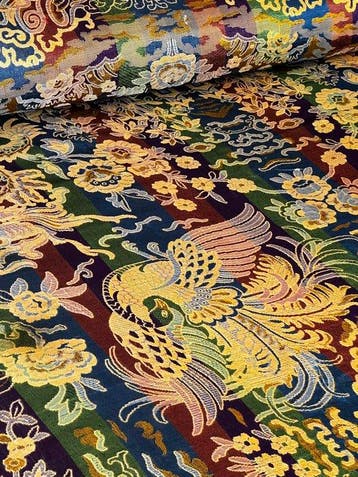 Oude zijden bedsprei, mythologische draken, geluksvogels,