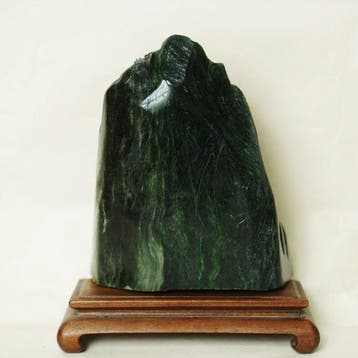 jadeiet Sculpturen - Hoogte: 17 cm - Breedte: 7,5 cm-