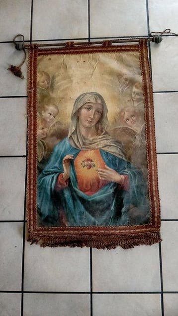 Twee antieke devotionele standaards - Madonna met Brandend