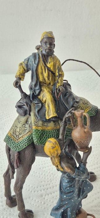 sculptuur, Orientalischer Beduinenreiter mit Wasserträgerin