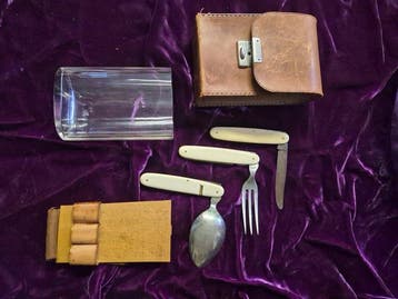 Collectie van memorabilia - lederen reis sets