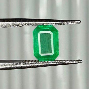 Zonder minimumprijs Groen Smaragd - 0.80 ct - International, Handtassen en Accessoires, Edelstenen, Nieuw