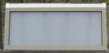aluminium raam , chassis , venster 143 x 71 geelgrijs 7034, Doe-het-zelf en Bouw, 75 tot 150 cm, Gebruikt, Raamkozijn, Aluminium