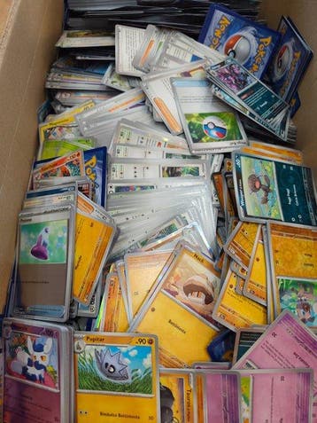 Pokémon - 2600 Bulk kaarten - Various sets, Hobby en Vrije tijd, Verzamelkaartspellen | Pokémon, Nieuw