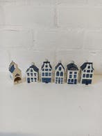 Beeldje - Zes KLM asbakken - huisjes - Delftware