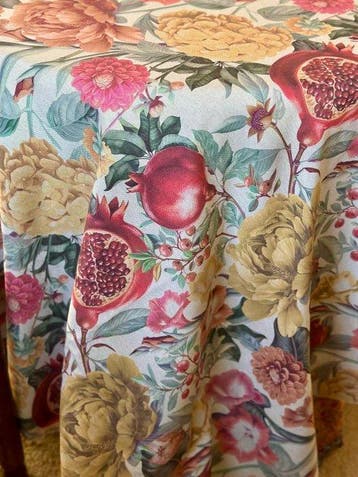 Exclusief tafelkleed met bloemen uit een botaniehandboek