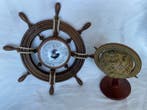 Objets maritimes - Timon vintage avec baromètre en bois