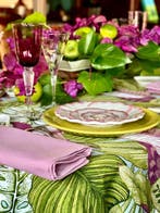 Tafelkleed met een bloemenprint in felle kleuren voor brede