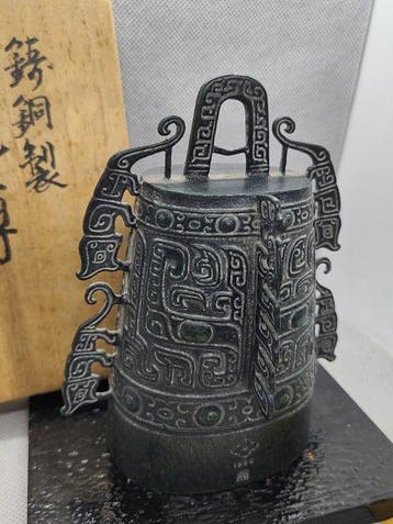 Ornement décoratif - cloche en bronze en forme de tigre
