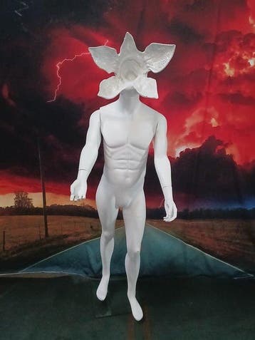 Stranger Things - Demogorgon head on mannequin, Nieuw