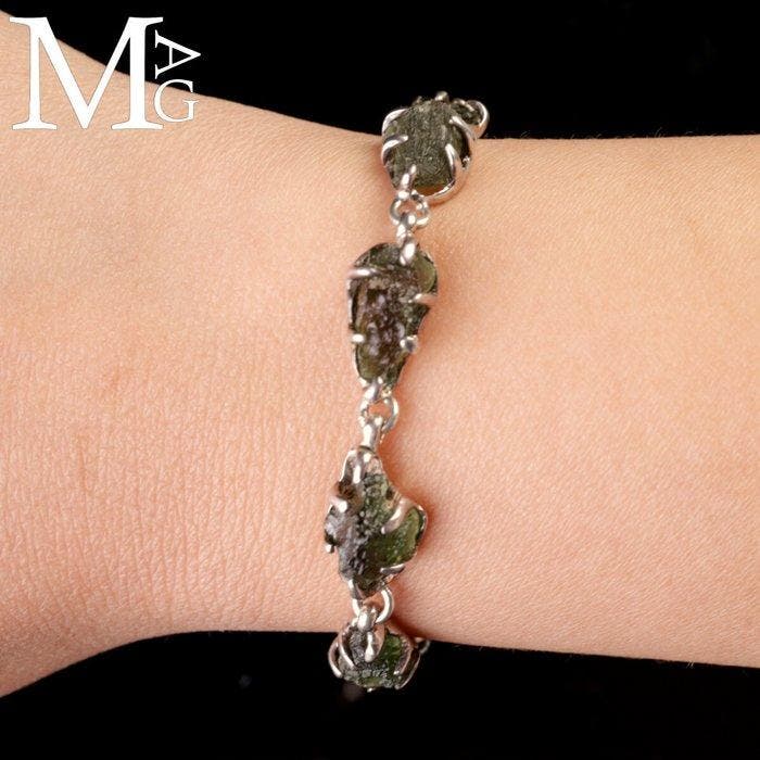 Zilveren armband met natuurlijke Moldavite – energie uit de, Verzamelen, Mineralen en Fossielen