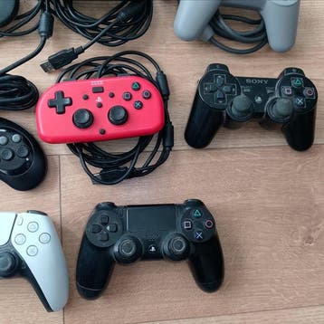 autre - Playstation, Sega, SNK, Nitendo - Lot de 11 manettes