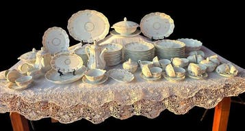 A. Giraud & Cie - Limoges - Service de table (125) - Marly -