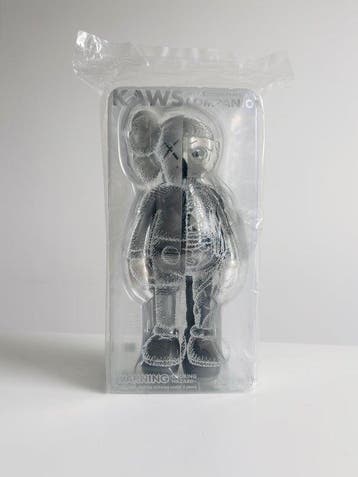 Kaws (1974) - Kaws companion flayed grey medicom toy 2016, Antiek en Kunst