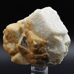 Cubes énormes de fluorite recouverts de calcite blanche,