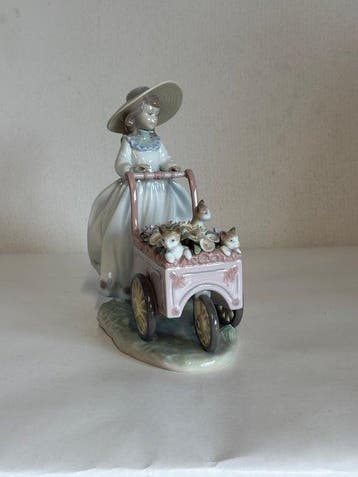 Lladró - Figurine - Kitty Cart - Niña con Flores y Gatos