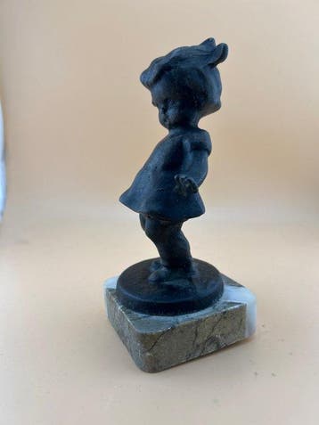 Figuur - Mädchenfigur von 1920-1930 - Brons, Marmer