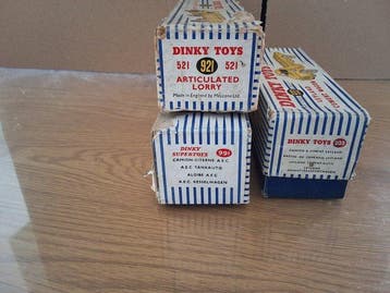 Dinky Toys 1:50 - Camion miniature (3) - 3 vrachtwagens, Hobby en Vrije tijd, Nieuw