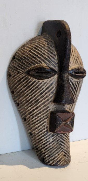 MAGNIFIQUE MASQUE DE CÉRÉMONIES KIFWEBE SONGYÉ - MASQUE