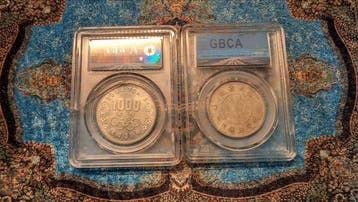Japan, China. Lot of 2 silver coins (Zonder minimumprijs), Postzegels en Munten