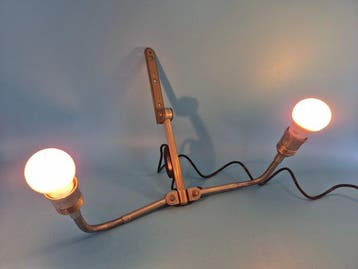 Vintage Gelenk Wandleuchte – Industrielles Design mit