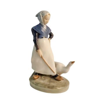 Royal Copenhagen - Beeldje - Goose Girl - 528 - Porselein
