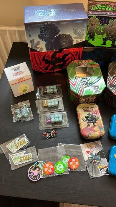 Pokémon kaarten & accessoires lot (±800 kaarten, ETB boxen,, Hobby en Vrije tijd, Verzamelkaartspellen | Pokémon