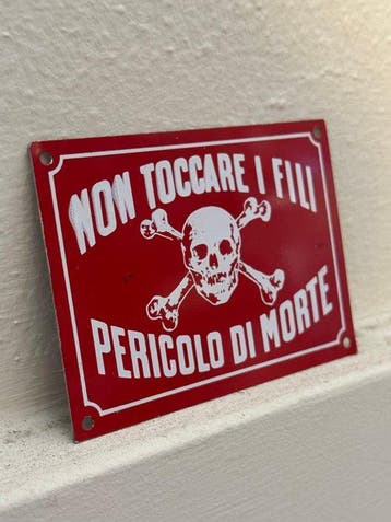 Plaque de sécurité industrielle « Ne touchez pas les fils –