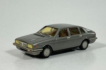 PB Model 1:43 - Modelauto - Lancia Gamma Berlina 1e serie -