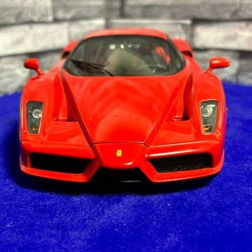 BBR 1:18 - Modelauto - Ferrari Enzo Rosso Corsa (2004), Nieuw