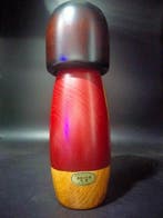 Usaburo - Beeldje, Japanse kokeshi pop met bloemdecoratie /