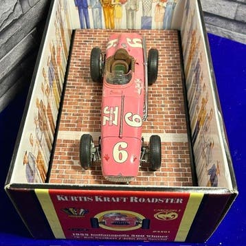 Carousel 1 1:18 - Model raceauto - Carousel 1 1:18 - Kurtis, Nieuw