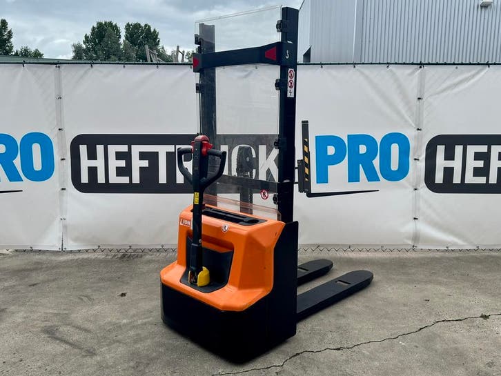 Doosan LSM12N (2012) 1200 kg 160 cm compact MET VIDEO, Articles professionnels, Machines & Construction | Chariots élévateurs & Transport interne